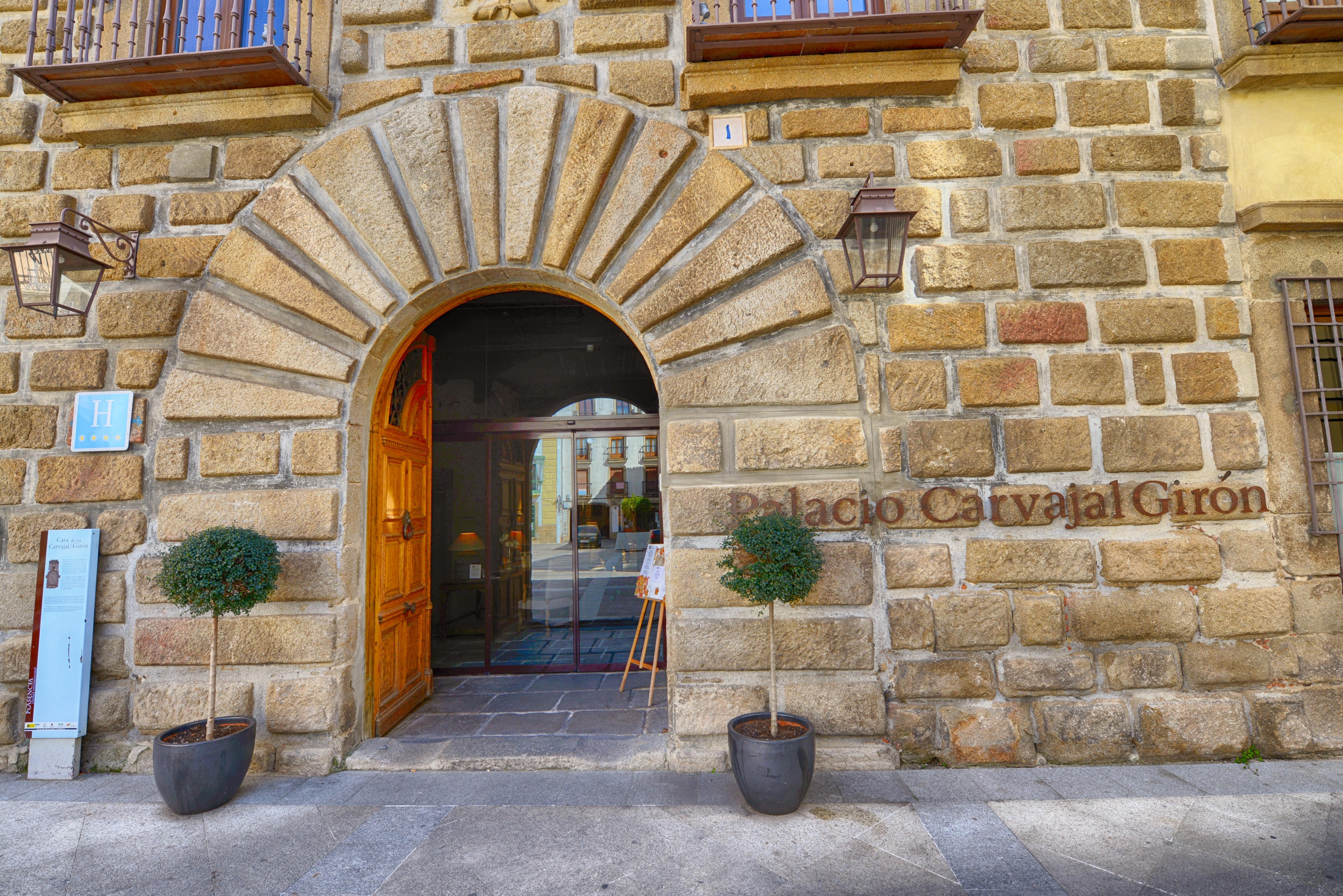 Palacio Carvajal Giron Hotel Plasencia Exterior photo